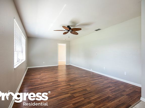 2nd image of 504 SE 17th Pl
