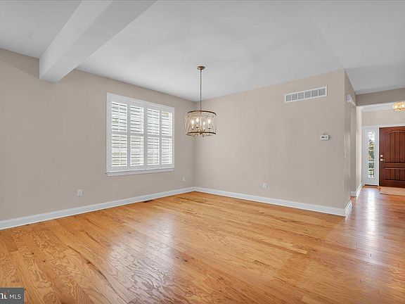 5th image of 3 Remington Dr