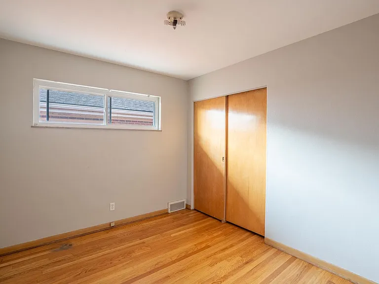 5205 Jamieson Ave — Photo 10