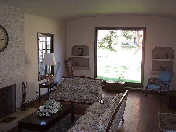 Living room picture window