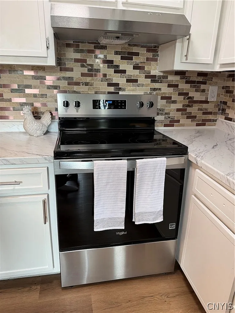 3 bed, 1.5 bath, 1260 sqft, $1,950 — Photo 3