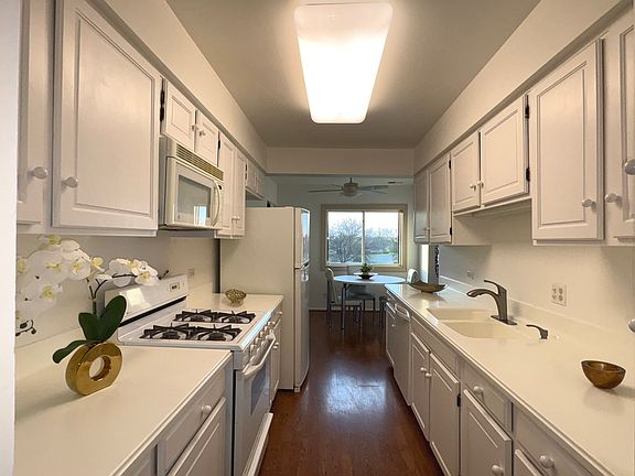 4th image of 3350 N Carriageway Dr Unit 318