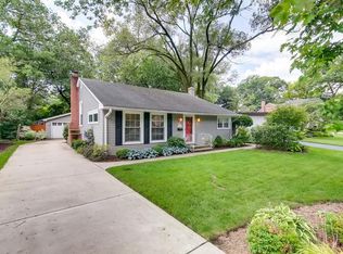 859 Ellynwood Dr, Glen Ellyn, IL 60137