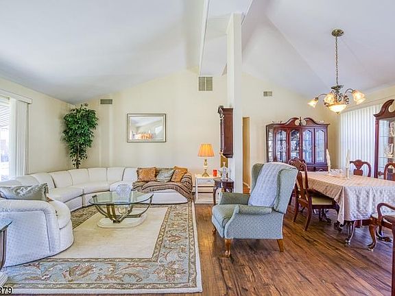 5th image of 414 Franklin Blvd