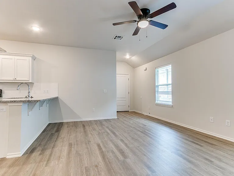 3801 Franks Way — Photo 8