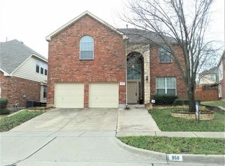 950 Green Pond Dr, Garland, TX 75040