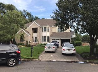 526 Alosio Dr, River Vale, NJ 07675