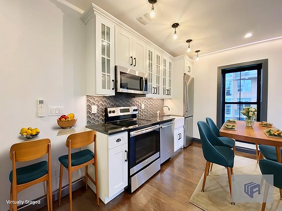 2nd image of 119 Kent Ave #Penthouse 4