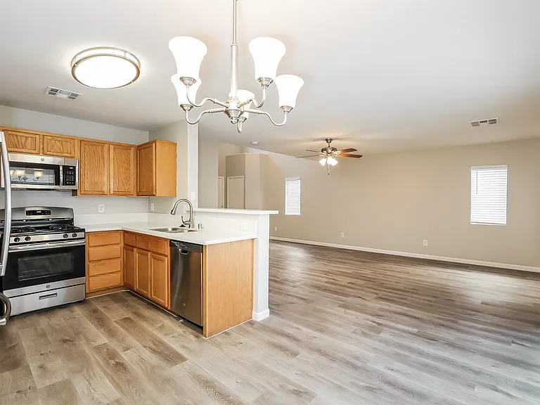 5014 Sapphire Light St — Photo 6