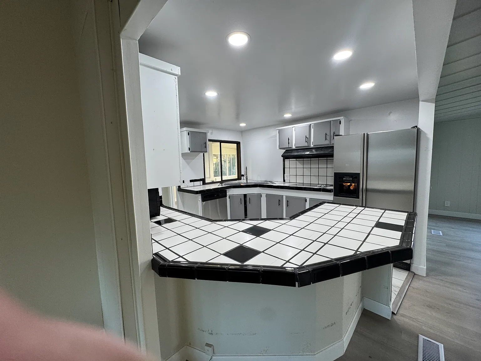 4 bed, 1764 sqft, $4,550 — Photo 4