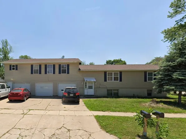 415 Daws Rd, Hiawatha, IA 52233