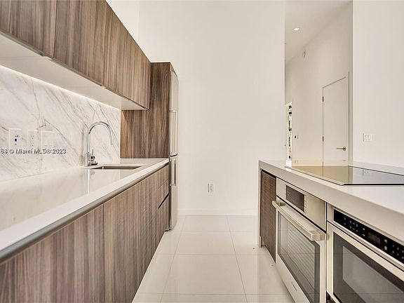 3rd image of 851 NE 1st Ave Unit 511