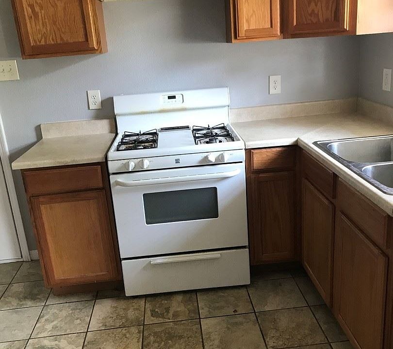 1st image of 831B W Monterey St