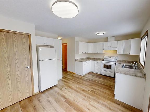 4th image of 9318 106th Ave #A
