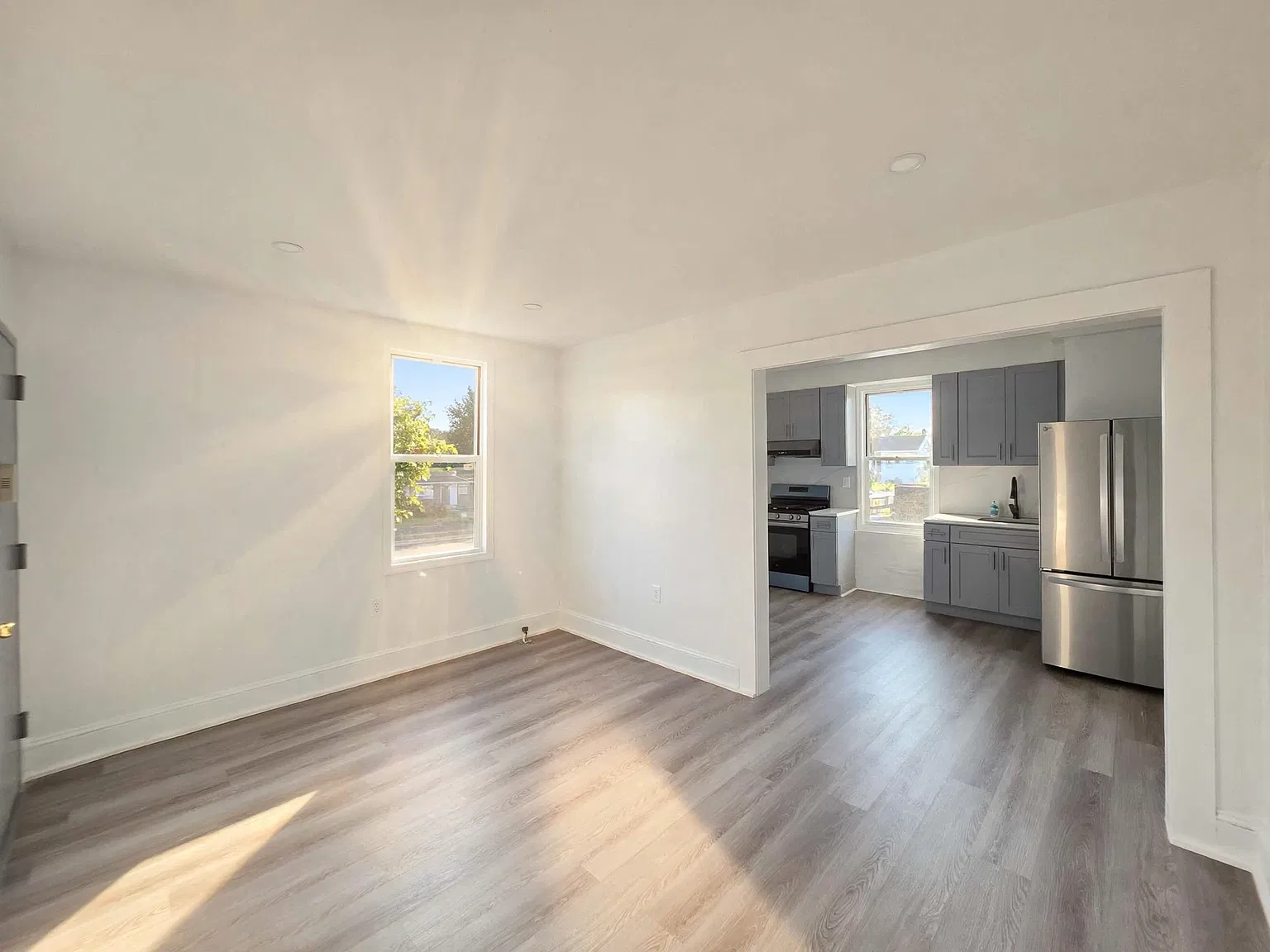 2 bed, 600 sqft, $2,400 — Photo 3