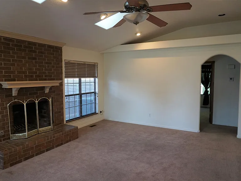 785 Kingsgate Rd — Photo 5