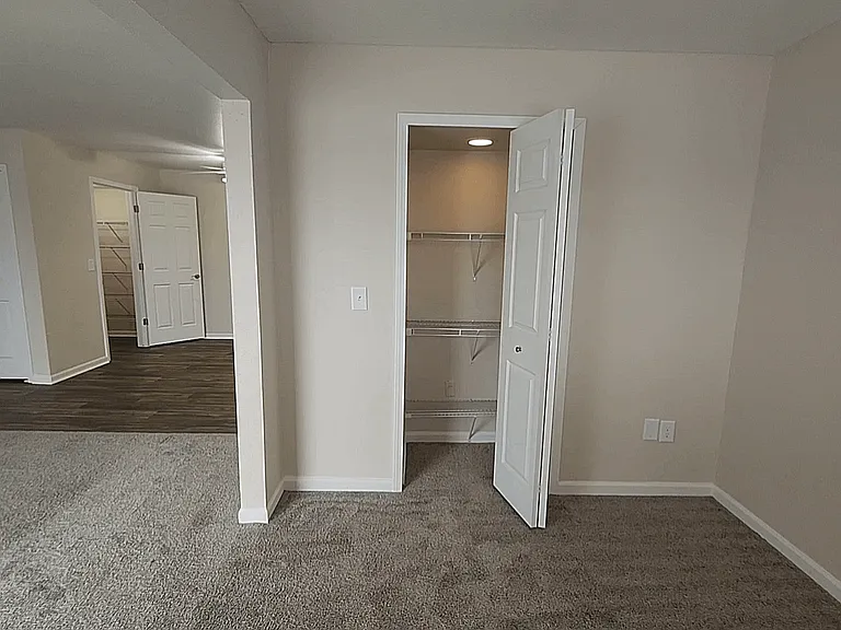 Three Oaks Apartments — Photo 30