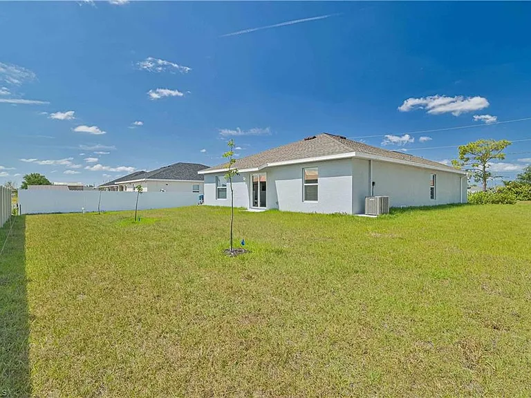 2901 SW 18th Pl — Photo 30