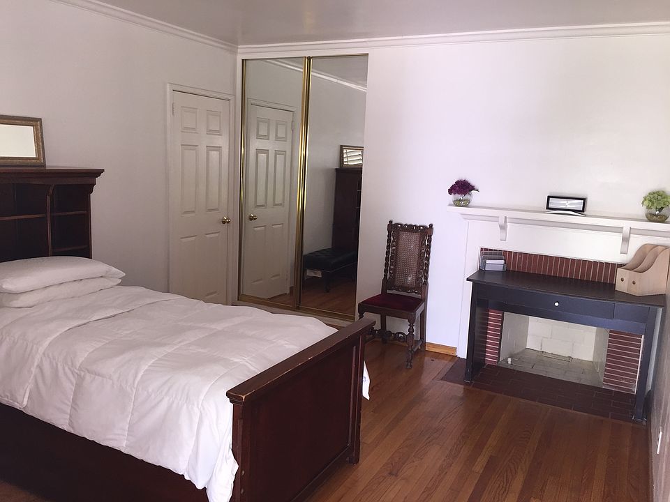 1st image of 158 S Roosevelt Ave