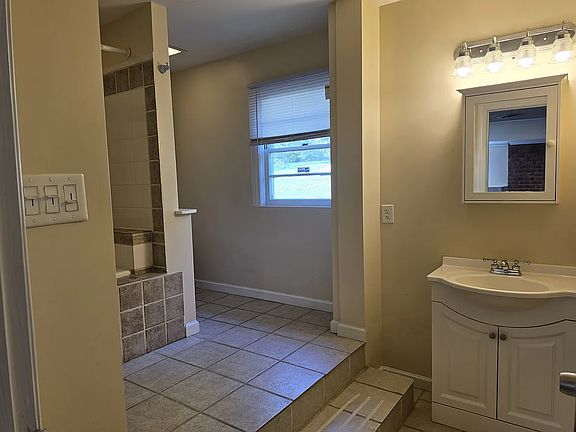 3rd image of 3312 Ashby Pl