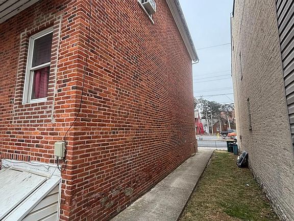 3rd image of 214 E Washington St