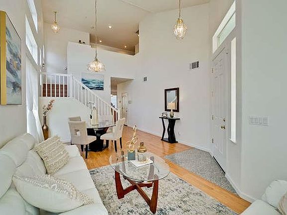 5th image of 105 Cascades Cir