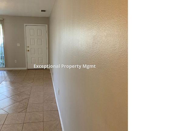 5th image of 1020 SW 48th Ter APT B