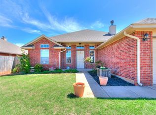1924 W Crossbow Way, Mustang, OK 73064