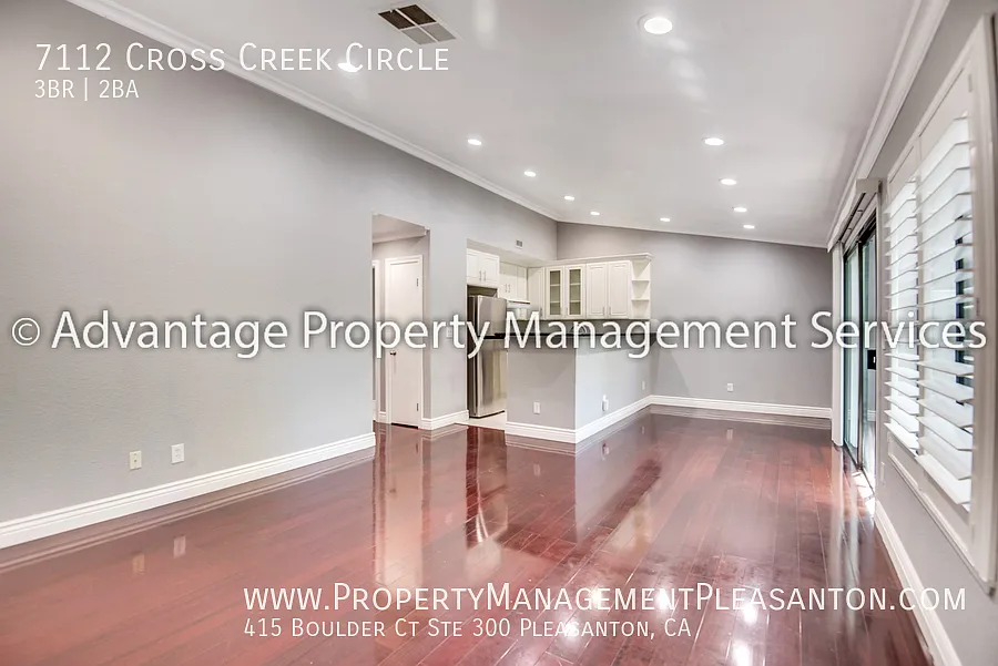 Top Floor 3 bed / 2 bath, 1,070 sq ft condo near Iron Horse Trail — Photo 2