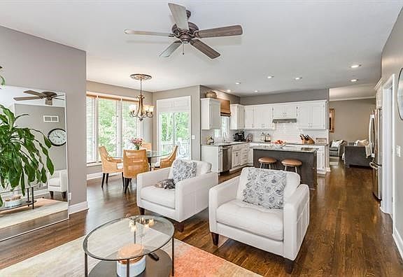 3rd image of 16024 Meadow Ln