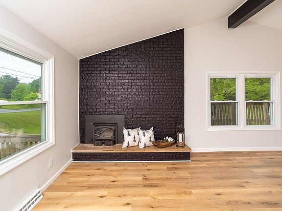 5th image of 2195 Cloverdale Dr