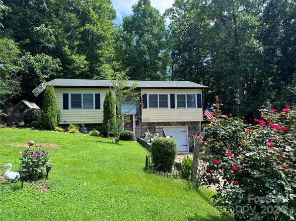 2521 Day Ct, Hudson, NC 28638