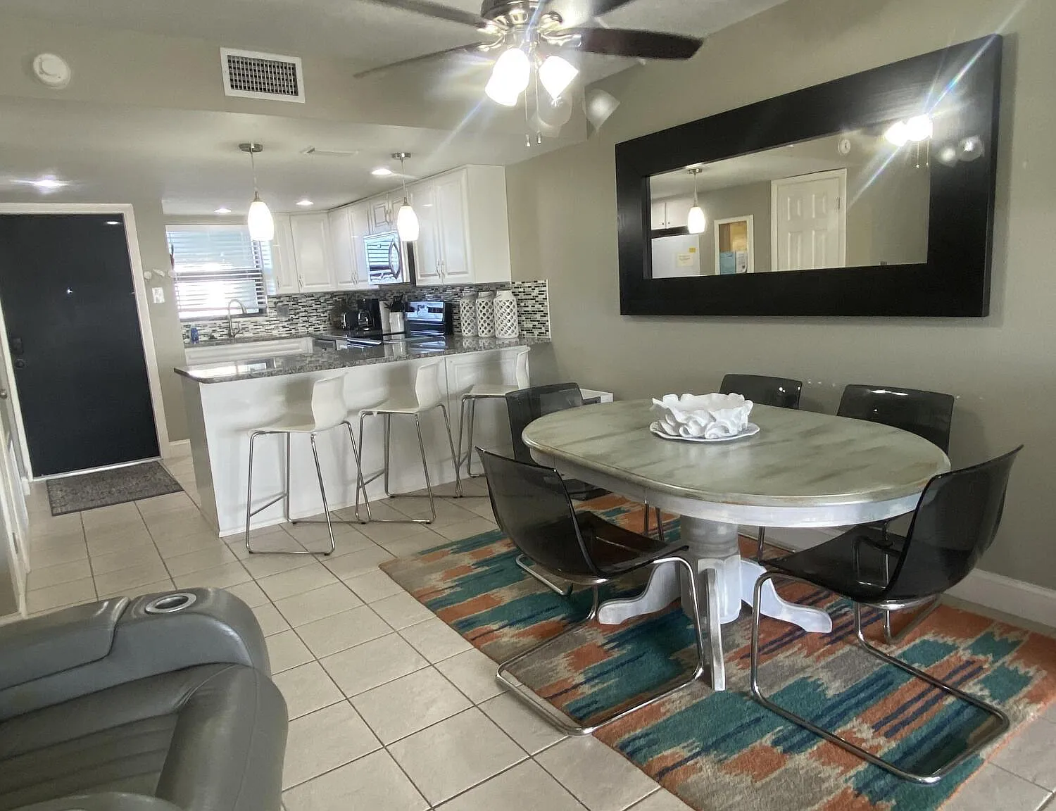 2 bed, 2.0 bath, 1080 sqft, $4,200 — Photo 2