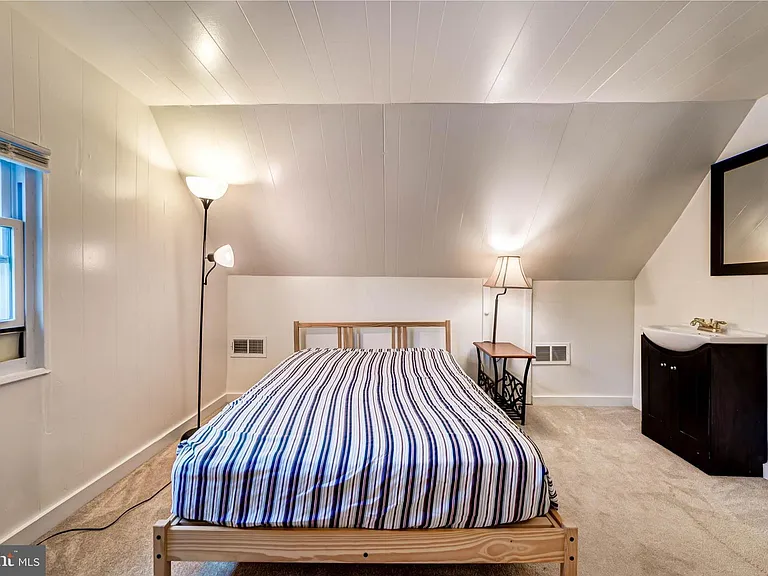 2425 Fort Dr — Photo 15
