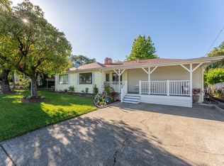 92 Oak Knoll Rd, Ukiah, CA 95482