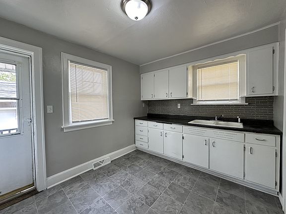 5th image of 2903 Knight Ave