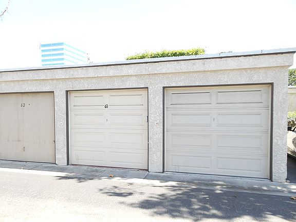 5th image of 16922 Lakefront Cir Unit 60