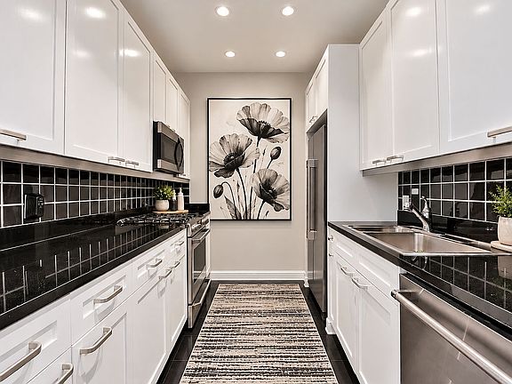 5th image of 252 7th Ave APT 10F