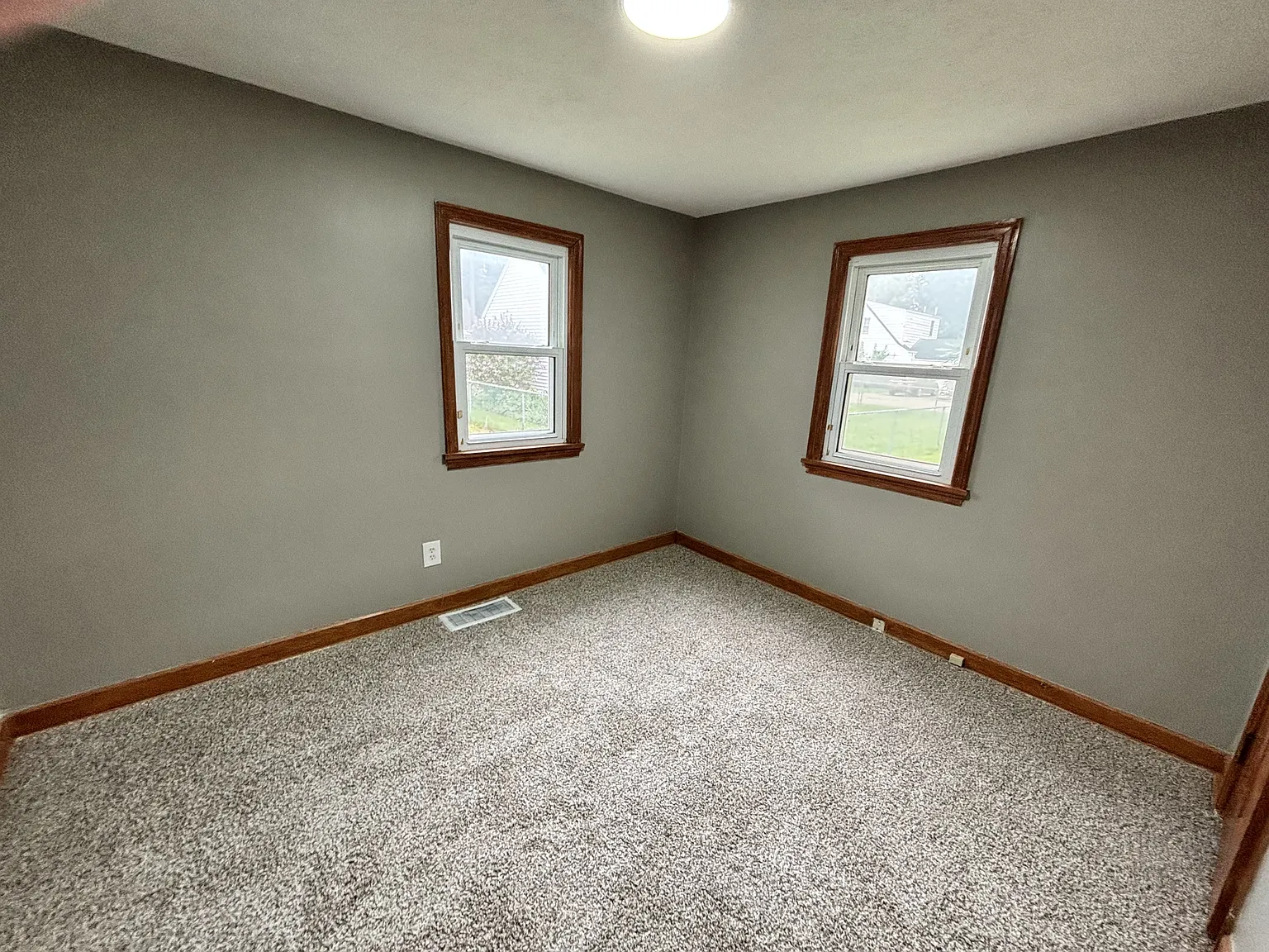 1638 Spring Ave NE - 1 — Photo 4