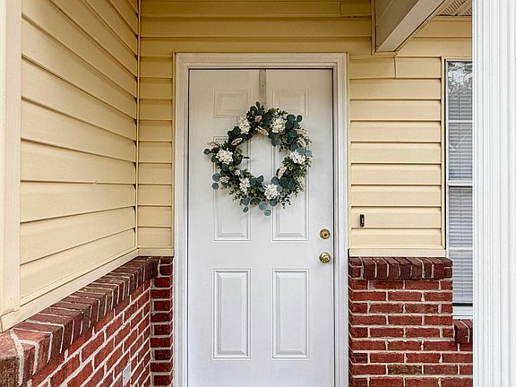 3rd image of 2010 Red Oak Dr
