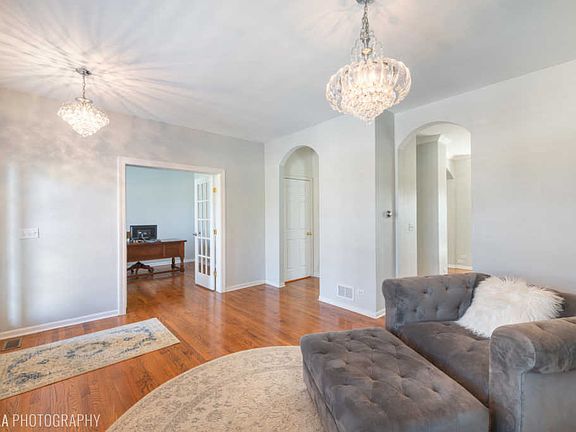 3rd image of 9691 Longfield Dr