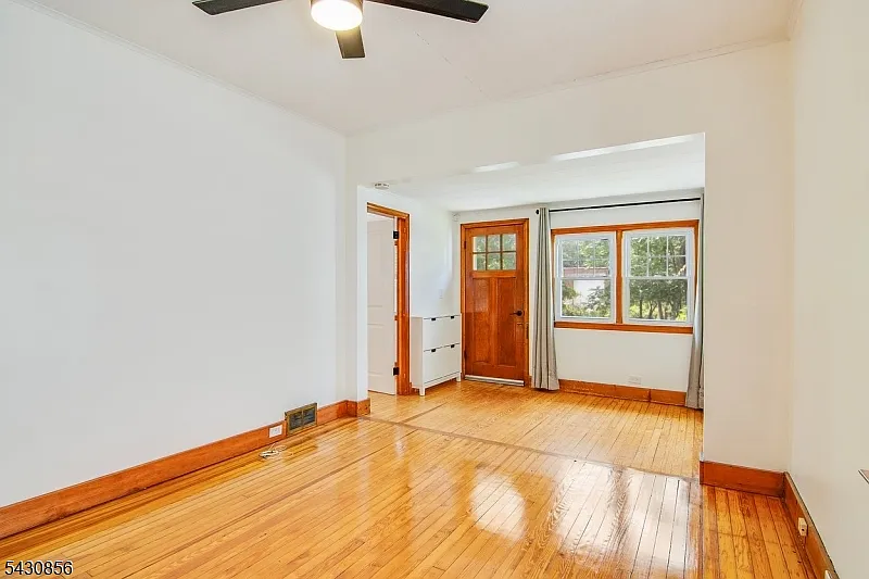 2 bed, 1.0 bath, 800 sqft, $2,800 — Photo 3