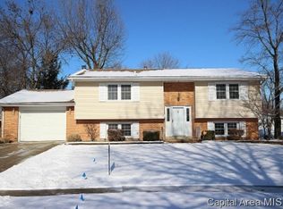 2107 Shabbona Dr, Springfield, IL 62702