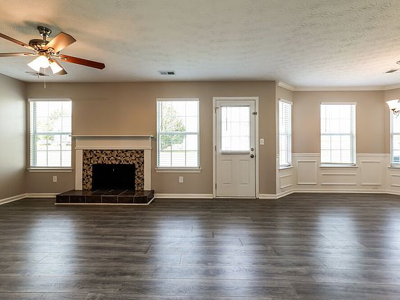 4th image of 125 Heaton Place Trl