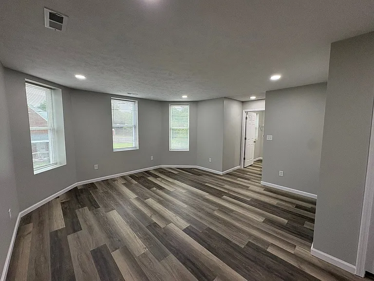 460 Riverside Dr #1 — Photo 3