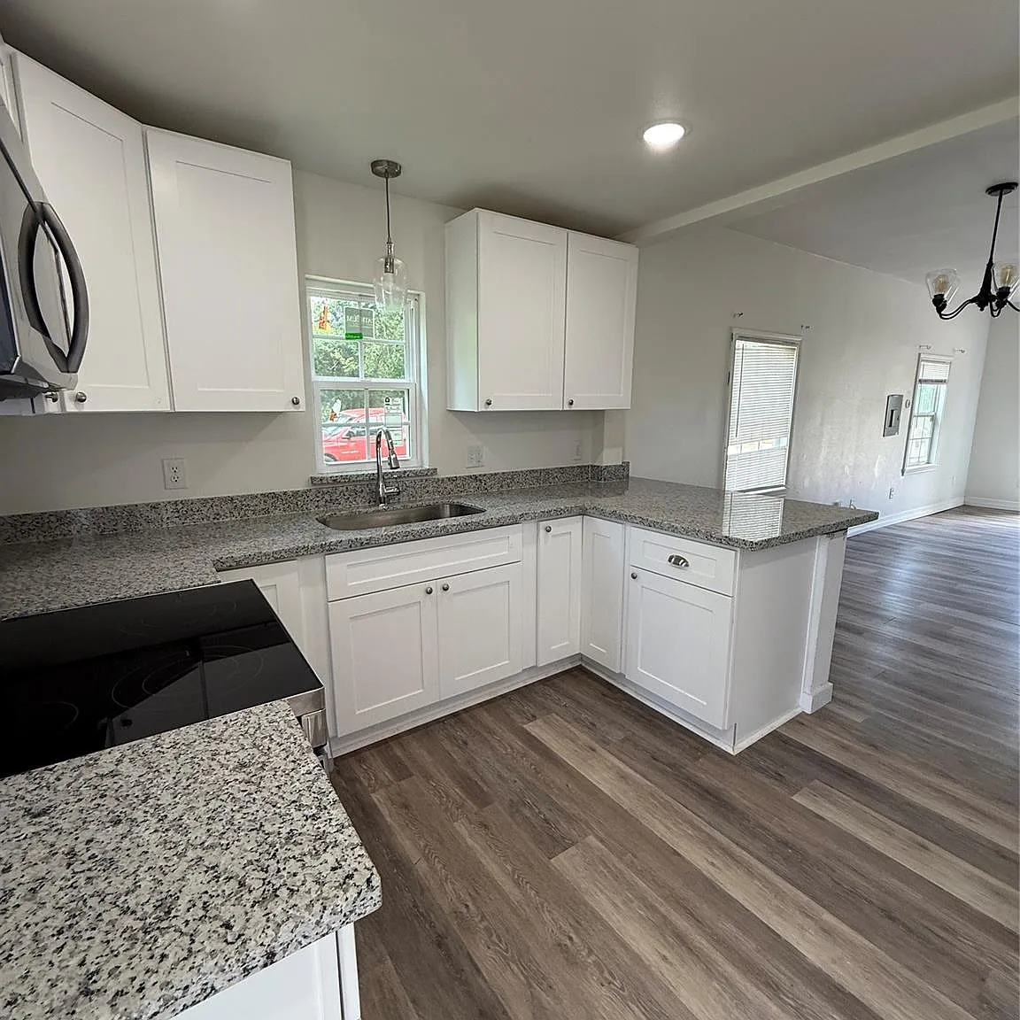 2 bed, 1.0 bath, 850 sqft, $1,300 — Photo 3