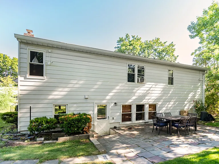 31 Frederick Ln — Photo 64