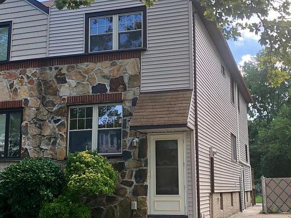 2nd image of 440 Adams Ave