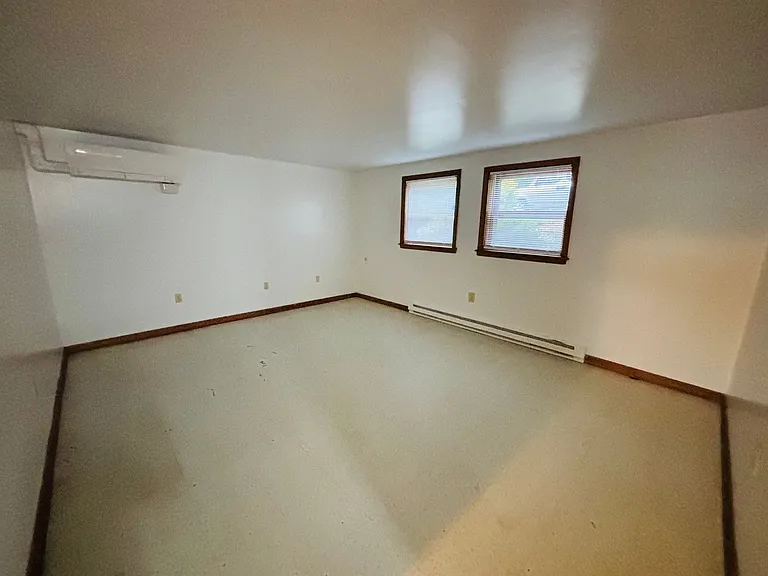 2 Bedroom, 1 Bath Apartments — Photo 3