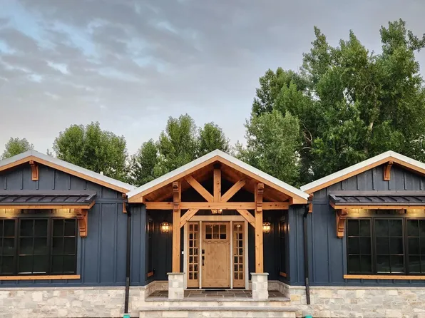 630 S 2nd St, Lander, WY 82520
